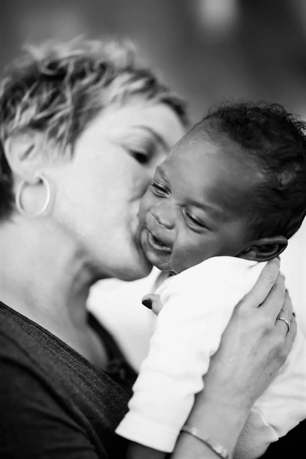 picture of Erin kissing her baby